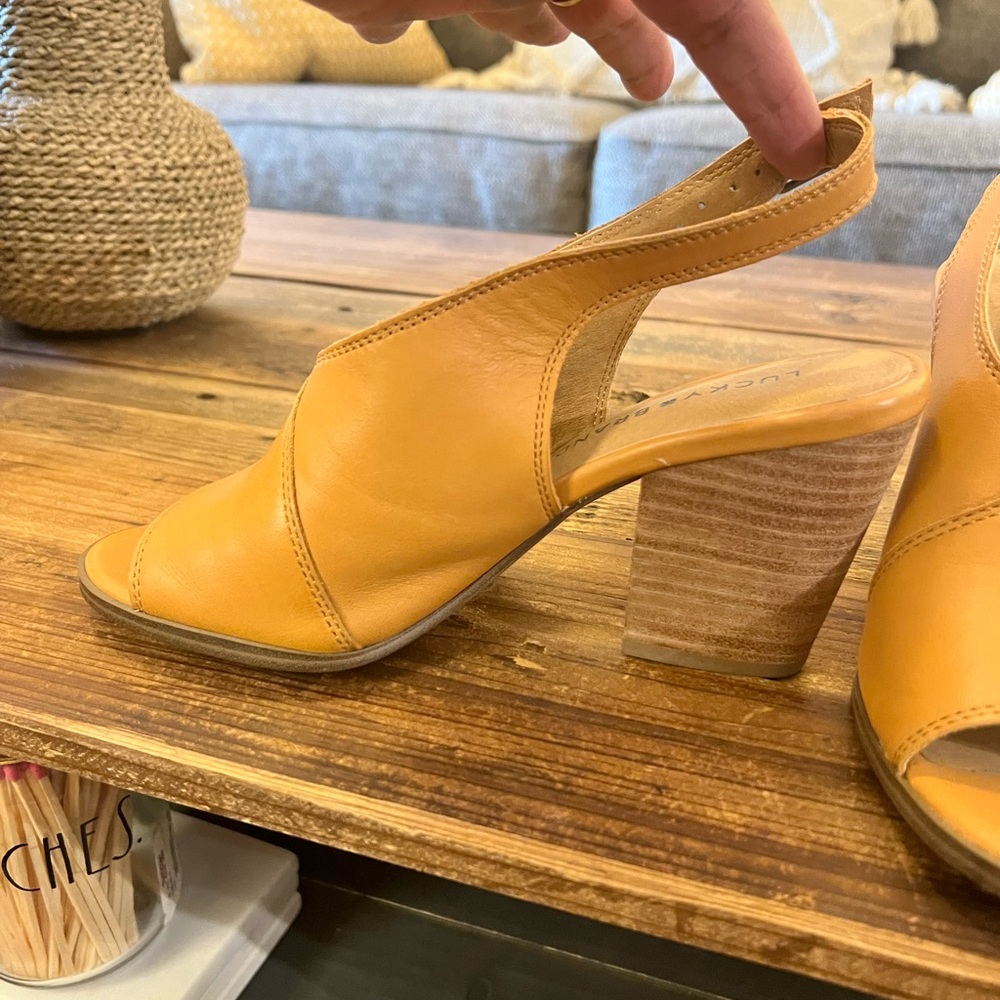 Lucky Brand block stacked heel peep toe shoe - Picture 3 of 7